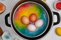 Eier färben mit Seniorinnen und Senioren: So gehts!