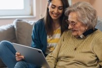 Senioren und Technologie: ein Schritt in die vernetzte Welt