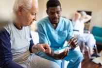 Pflegeheim: Das sind die Vor- und Nachteile