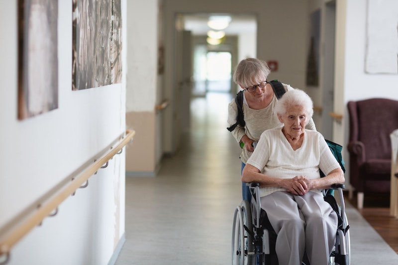 Altersheime eignen sich besonders für ältere Personen, die in ihrer Mobilität eingeschränkt sind. 