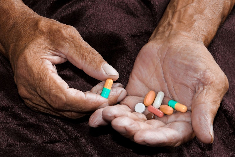 Altersheime verabreichen immer mehr Medikamente an Senioren. 