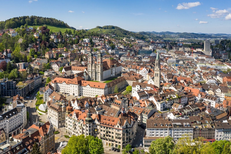 Das Bild zeigt die Altstadt von St. Gallen in der Vogelperspektive. 
