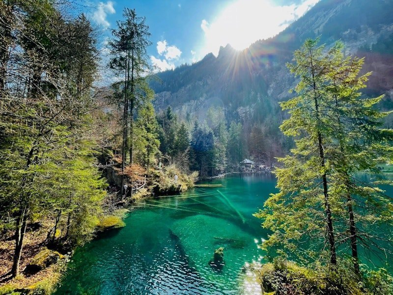 Im Bild ist der Blausee im Berner Oberland zu sehen. 